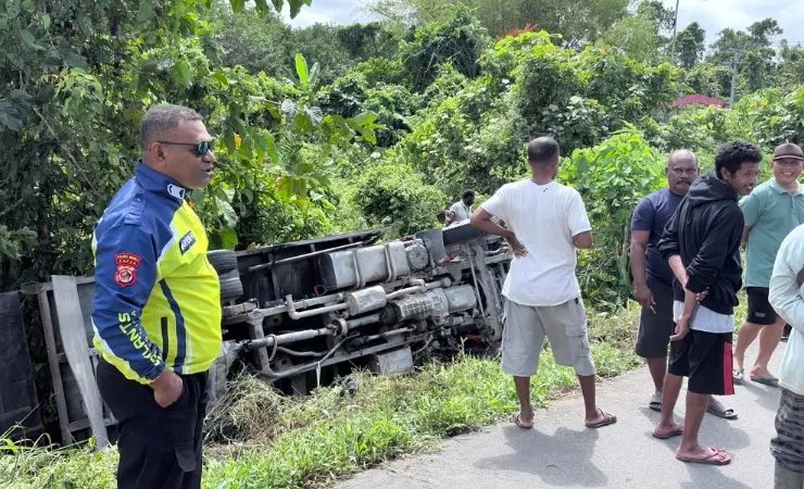 DIDUGA SUPIR NGANTUK, TRUK MASUK JURANG DI MIMIKA, 10 JADI KORBAN