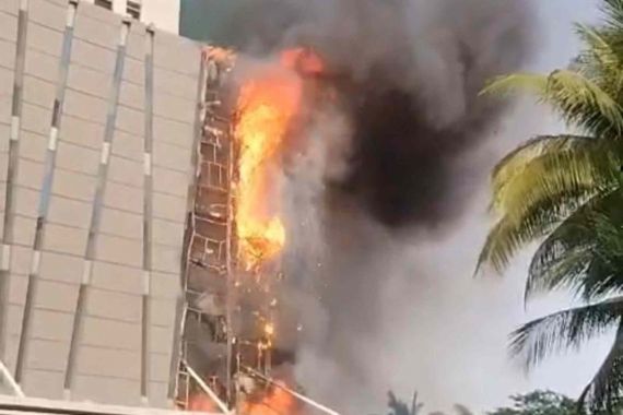 HOTEL PULLMAN DI JAKARTA TERBAKAR
