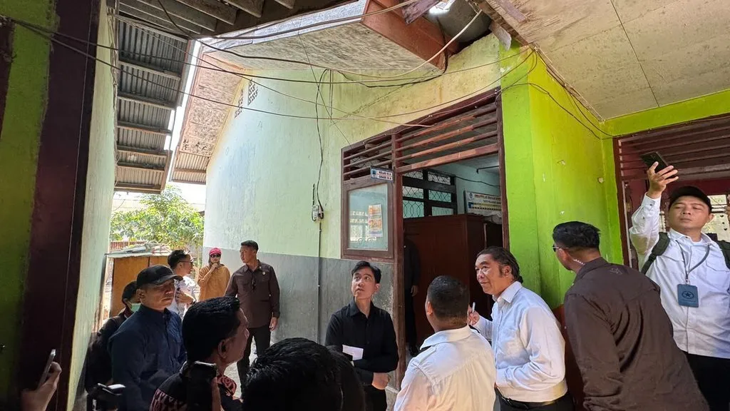 WAPRES TINJAU SIKKA PASCA GEMPA, PASTIKAN BANTUAN TERCUKUPI DAN ANAK-ANAK NTT TETAP BISA SEKOLAH