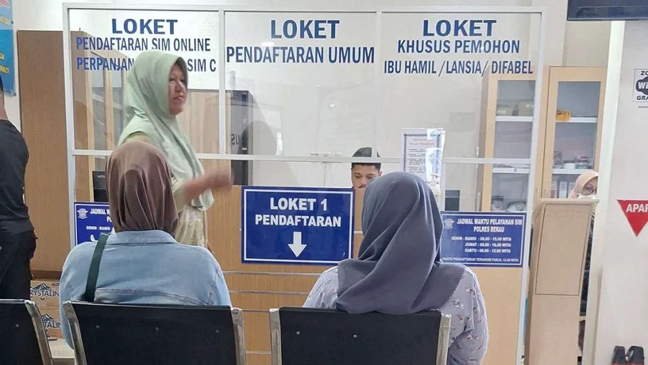 GURU GUGAT PASAL SIM KE MK : TEKAT SATU HARI, BIKIN BARU, KELALAIAN ADMINISTRASI KOK DI HUKUM TES KOMPETENSI