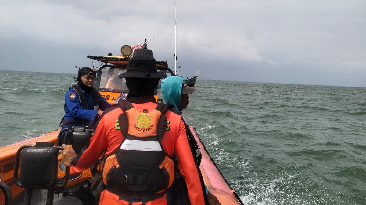SPEED BOAT PEMBAWA 8 JURNALIS HILANG KONTAK DI SELAT SUNDA, TIM SAR BANTEN LAKUKAN PENCARIAN