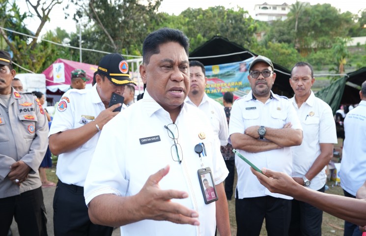 PEMPROV PAPUA SALURKAN TIGA TRUK BANTUAN UNTUK KORBAN KEBAKARAN MANDALA