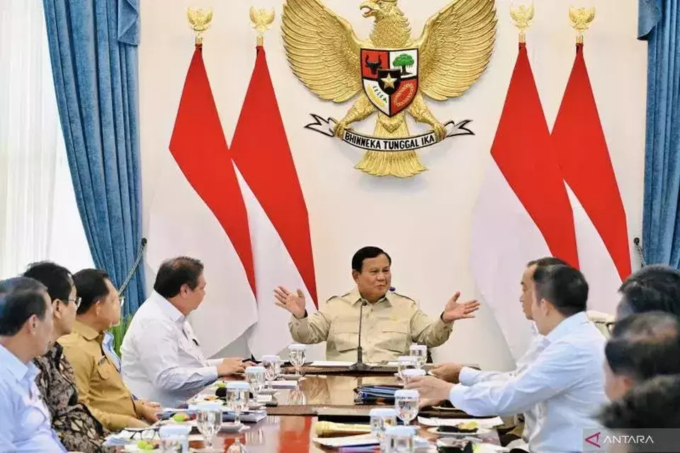PRABOWO PANGGIL PAKAR GAMBIT KE ISTANA, BAHAS KARHUTLA DAN NASIB 41 JUTA WARGA DI LAHAN GAMBUT