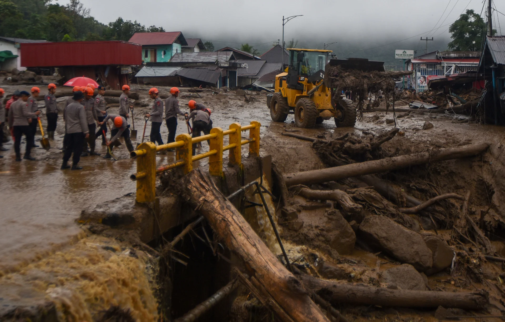 BMKG UNGKAP BANJIR BANDANG SOLOK DIPICU HUJAN LEBAT 94 MM, 32 JIWA MENGUNGSI