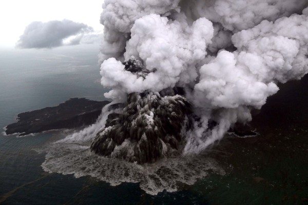 ABU GUNUNG ANAK KRAKATAU CAPAI 6 PROVINSI