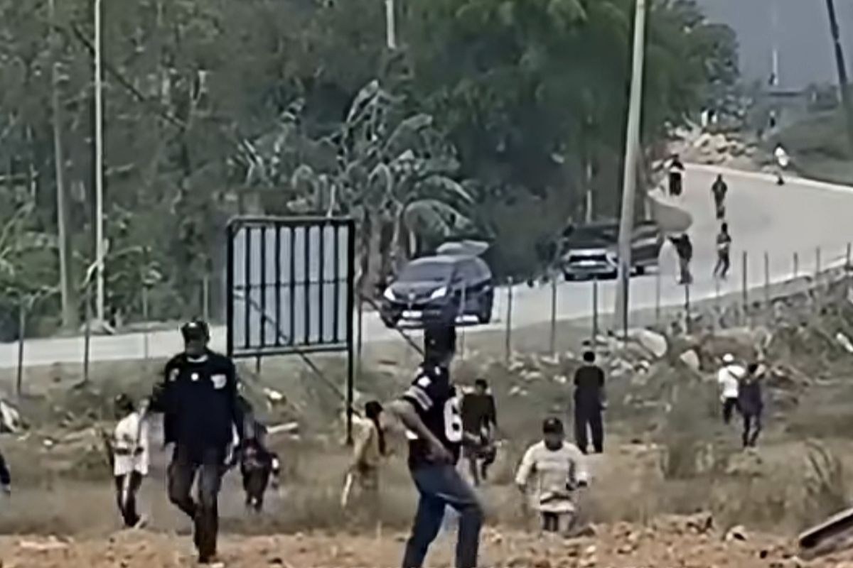 BAKU TEMBAK PECAH DI JALAN PANDAWA PARUNG PANJANG, SATU TERTEMBAK, POLISI KEJAR PELAKU