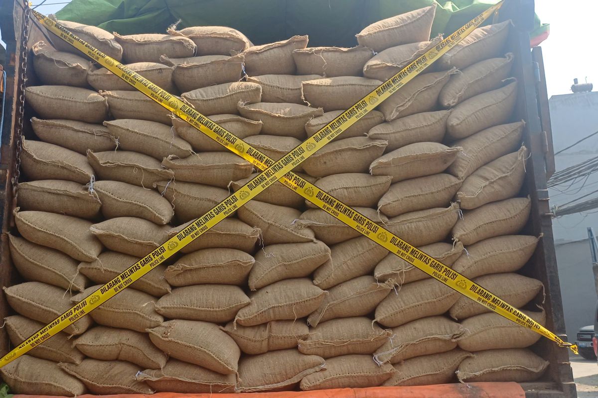 POLDA BONGKAR IMPORT 49 TON KACANG INDIA ILEGAL YANG HAMPIR LOLOS KE PASAR