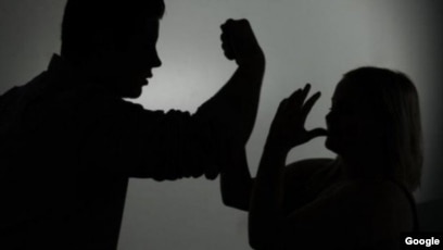 BHAYANGKARI LAPOR SUAMI OKNUM POLISI TIDORE DIDUGA KDRT SADIS BIBIR ROBEK 8 JAHITAN DAN DIANCAM PISAU DI HUTAN