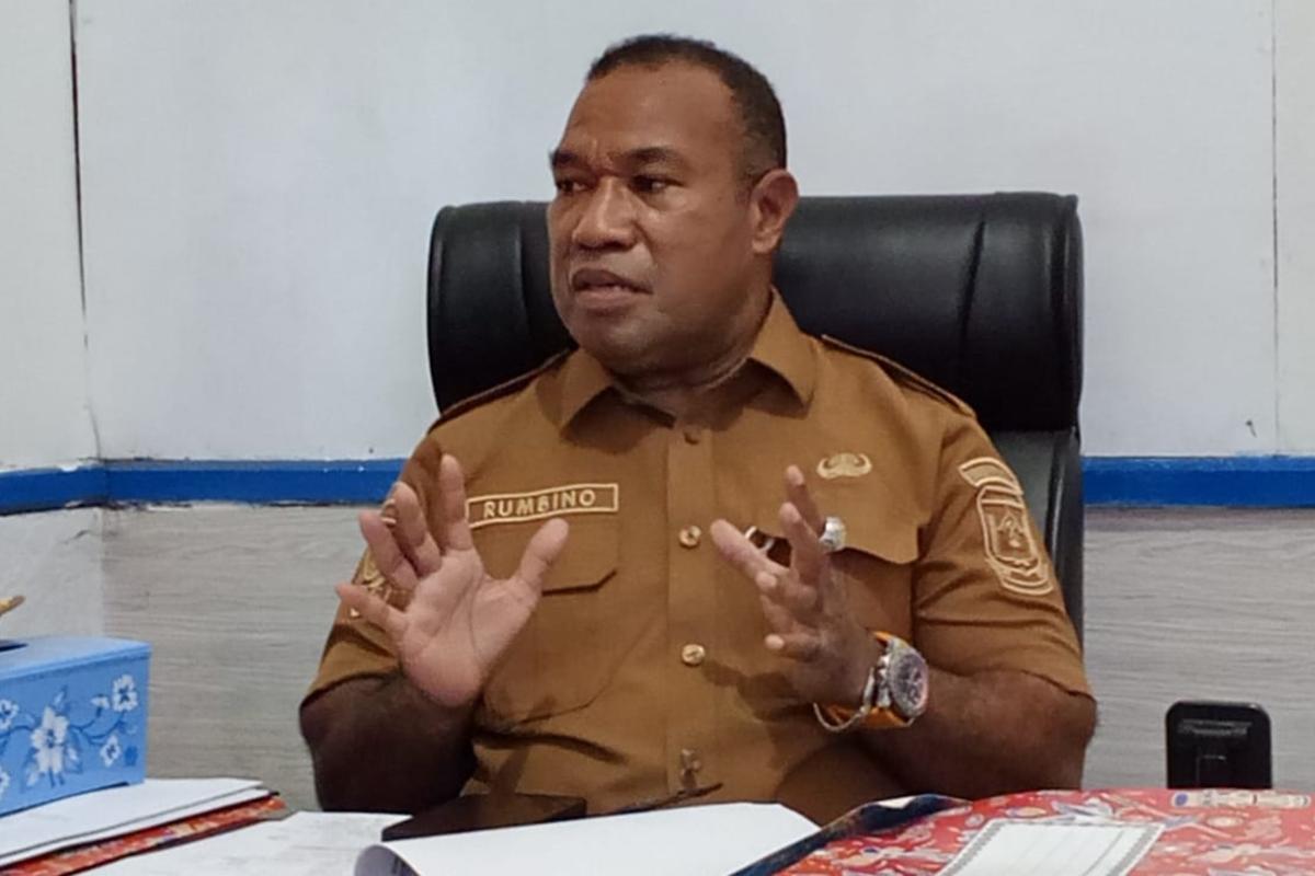 ATASI DAMPAK EL NINO, BPBD-KP PAPUA TENGAH PERKUAT OPERASI GABUNGAN KARHUTLA DAN DISTRIBUSI AIR BERSIH