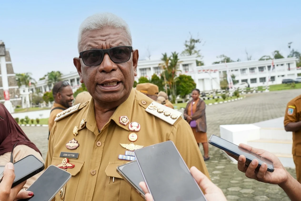 DISTRIBUSI 54 TON BAMA TERKENDALA MODA UDARA, PEMKAB MIMIKA KOORDINASI DENGAN TNI-POLRI DAN PTFI KIRIM BANTUAN KE ARWANOP