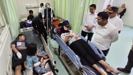 BUNTUT RATUSAN SANTRI KERACUNAN MBG  BUPATI SIDOARJO CEK SPPG KALITENGAH