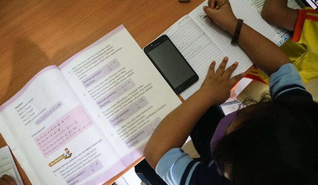 ANTISIPASI PAPARAN ABU VULKANIK, DKI JAKARTA TERAPKAN PJJ UNTUK ANAK SEKOLAH