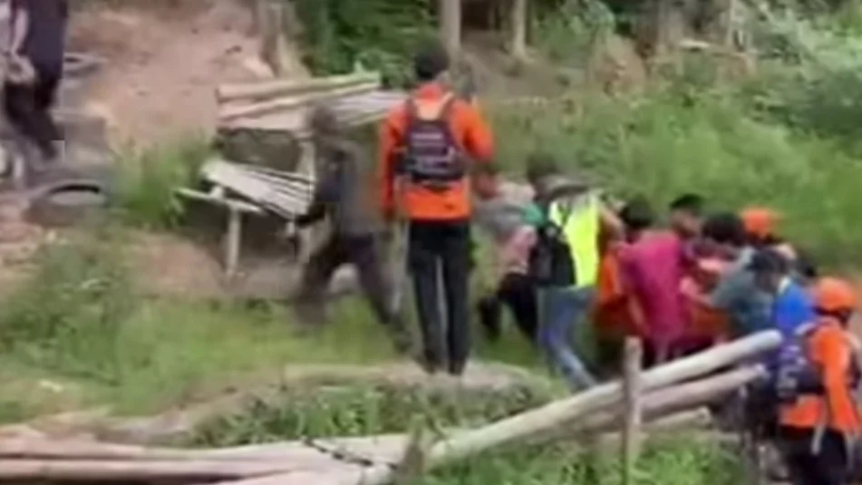 REMAJA 16 TAHUN DITEMUKAN TEWAS DI DASAR TELAGA HIJAU KEPAHIANG SETELAH 24 JAM PENCARIAN