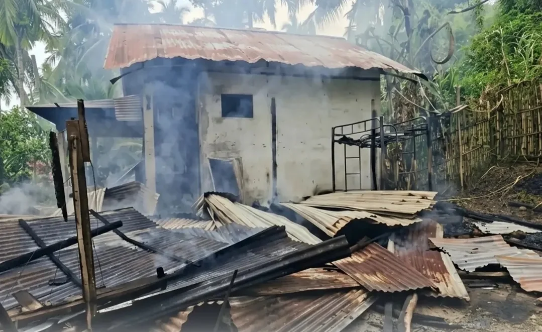 TAK DI BERI UANG SAAT MINTA, ANAK BAKAR RUMAH ORANG TUA SENDIRI DI BIRUEN