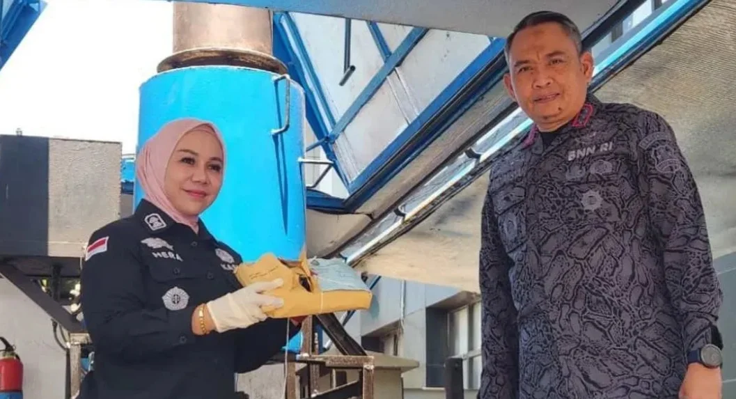 BNNP SULSEL MUSNAHKAN BB KOKAIN 2,06 KG DAN SABU 993 GRAM DARI 40 KASUS