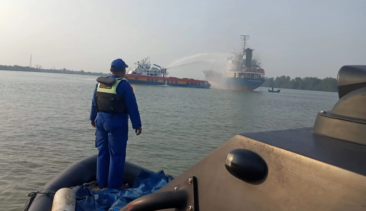 LEDAKAN DI KAMAR MESIN PICU KEBAKARAN MT NURHASANAH LIMA DI TELUK MAJELIS, LIMA KRU TERLUKA BAKAR