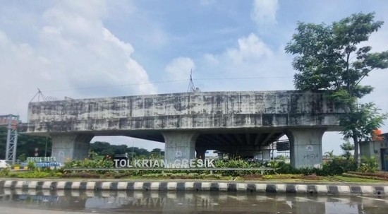 PENGELOLA BUKA SUARA SOAL BMW P 805 INI TERJUN DARI UJUNG TOL KRIAN-GRESIK, TEROBOS BARIKADE BETON LEWAT JALUR INSPEKSI