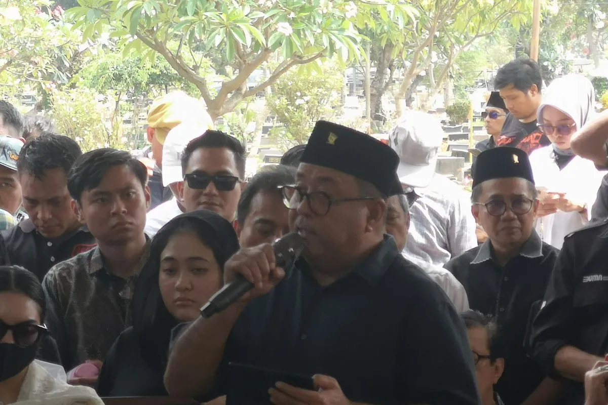 BENDERA PDIP SETENGAH TIANG 7 HARI UNTUK GURUH SOEKARNOPUTRA, RANO KARNO BENDERA TURUN TAPI CITA-CITA HARUS TETAP MENYALA