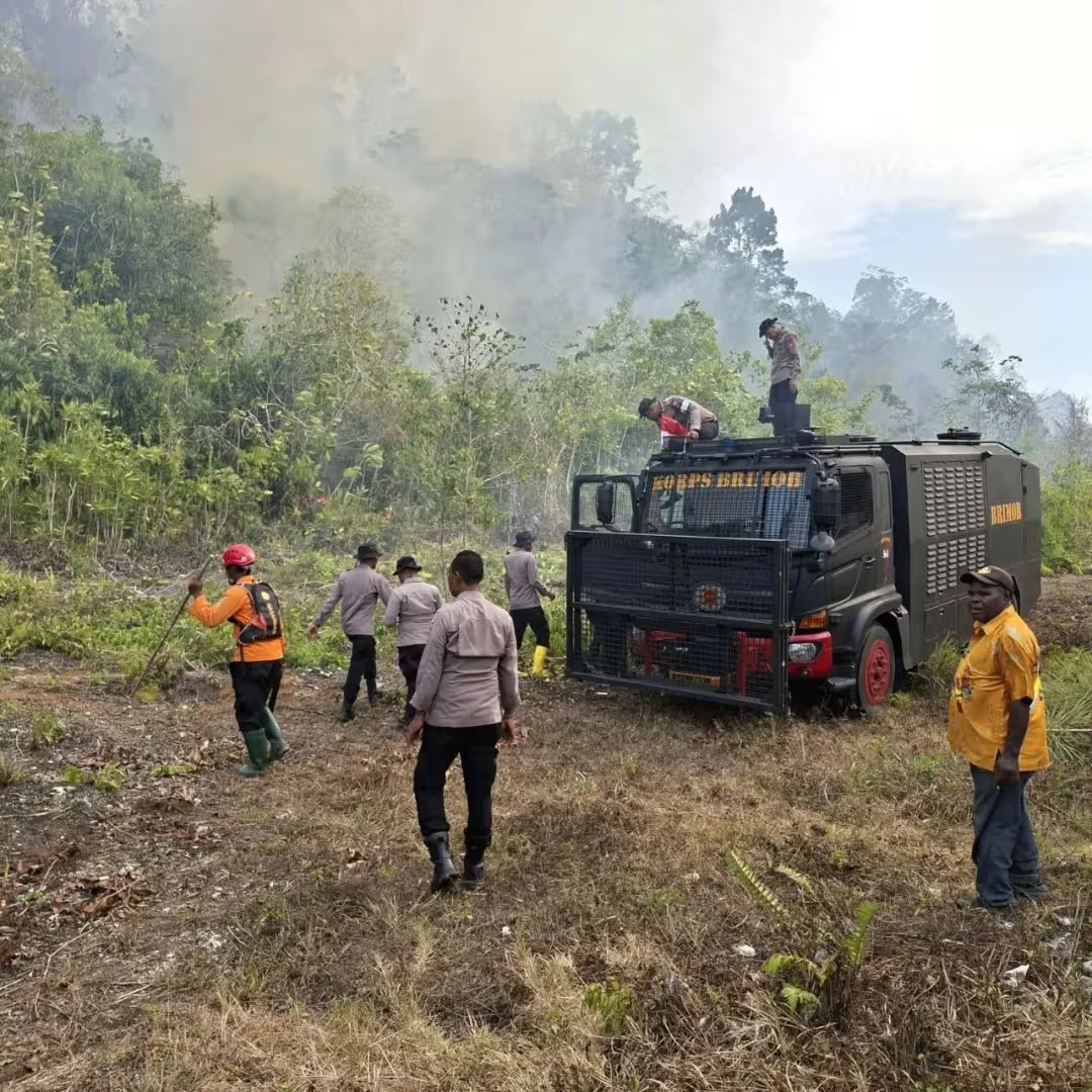 KENDALIKAN KARHUTLA DI DUA DISTRIK BIAK NUMFOR, POLDA PAPUA IMBAU WASPADAI TITIK API SUSULAN