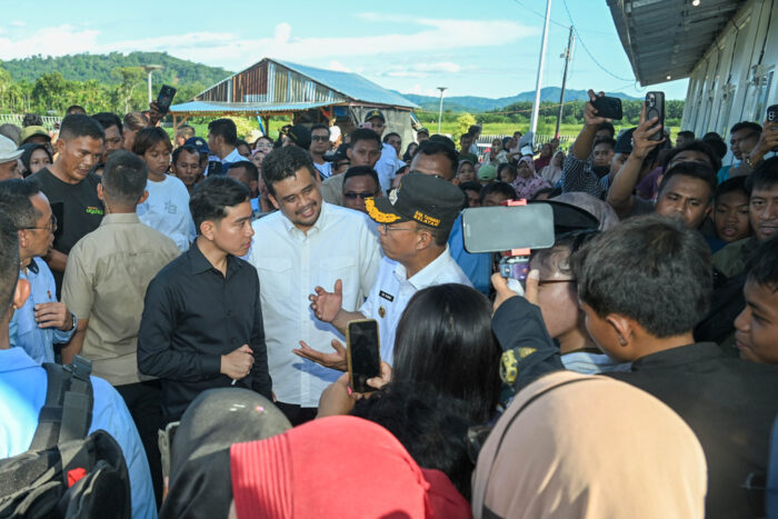 WAPRES GIBRAN TINJAU REKONSTRUKSI SMA NEGERI 1 BARUS PASCABENCANA HIDROMETEOROLOGI DI TAPTENG