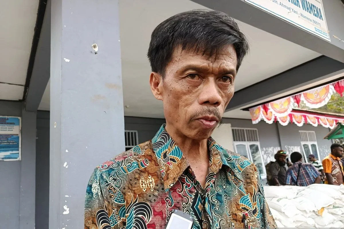 STABILKAN HARGA DAN REDAM DAMPAK KEMARAU, 32.558 KELUARGA DI JAYAWIJAYA TERIMA BANTUAN BERAS BAPANAS