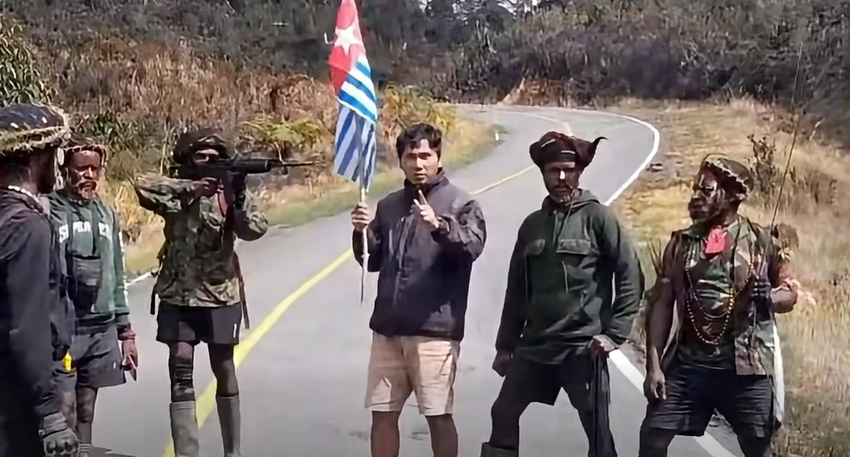 DISANDERA, DIINTIMIDASI DAN DIPAKSA DUKUNG PAPUA MERDEKA, SOPIR TORAJA TEWAS DITEMBAK KKB