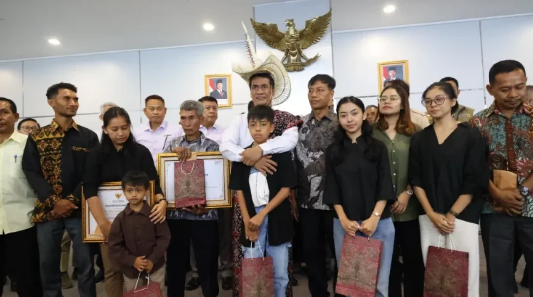 MENTAN JAMIN MASA DEPAN ANAK PEGAWAI PERTANIAN YANG GUGUR DI PAPUA, TIGA DITERIMA BEKERJA DI BULOG