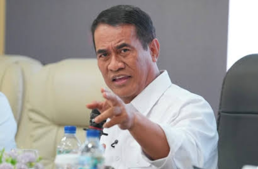 AMRAN COPOT 13 PEJABAT KEMENTAN KARENA TERJERAT JUDI ONLINE SECARA PERMANEN