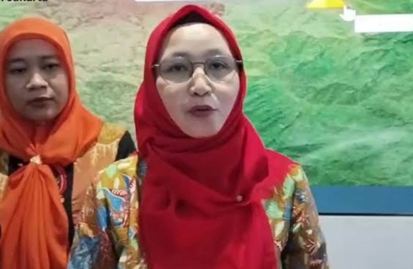 AKTIVITAS ANAK KRAKATAU TURUN , TAPI STATUS SIAGA TETAP DAN ANCAMAN ERUPSI BELUM SELESAI