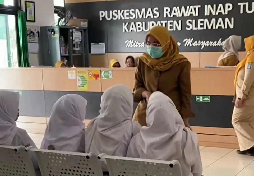 KERACUNAN MASSAL DI SLEMAN BERULANG PULUHAN PELAJAR DAN GURU DI TURI MENDADAK MUAL USAI SANTAP MBG