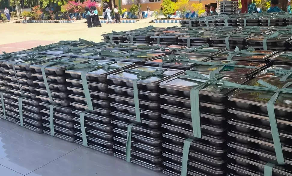 TRAUMA KERACUNAN, RATUSAN OMPENG MBG SMPN I KABUH, JOMBANG DIDIAMKAN SISWA