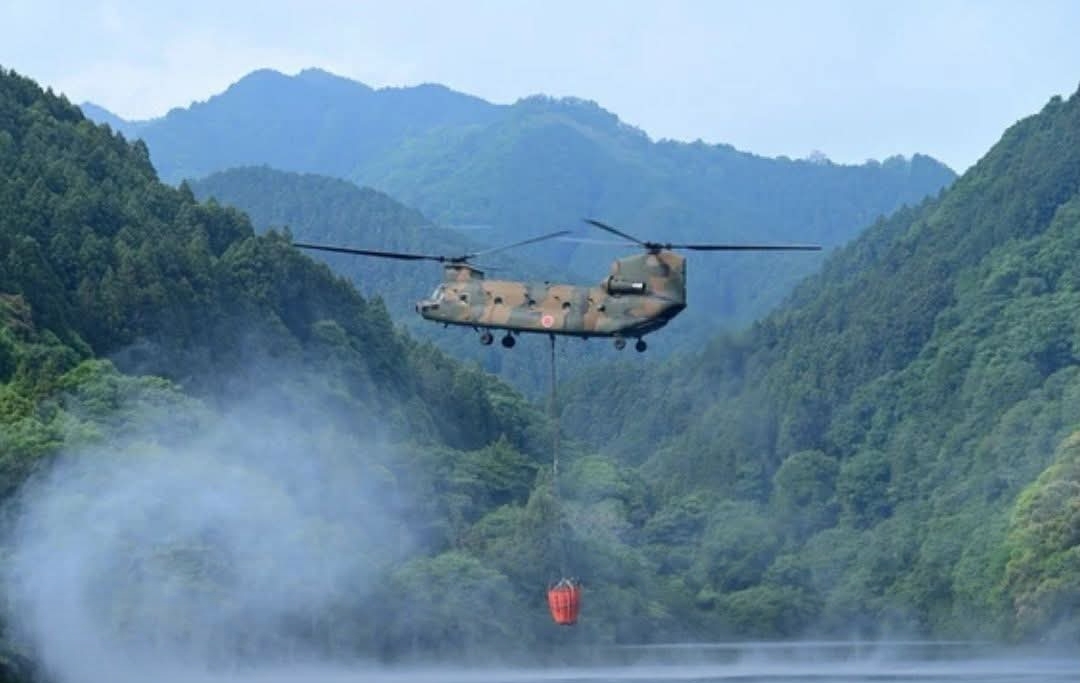 HELIKOPTER CHINOOK JEPANG MULAI TURUN TANGAN PADAMKAN KARHUTLA DI KALBAR