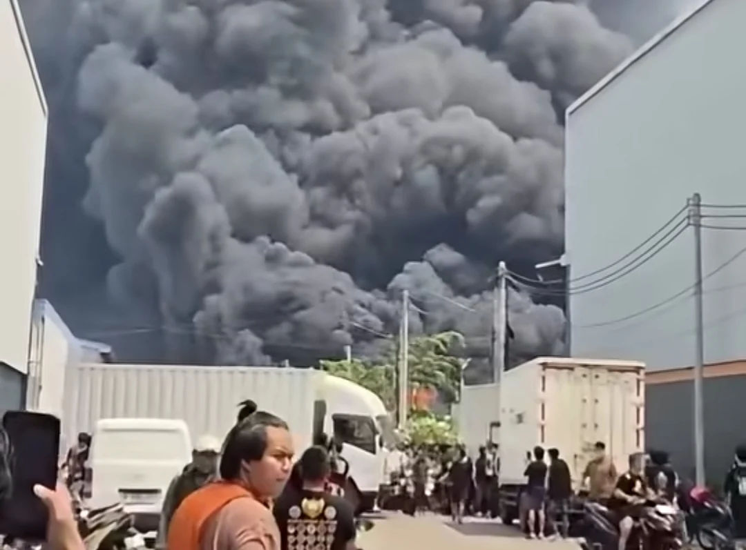 20 GUDANG DI KOSAMBI PERMAI, LUDES DILAHAP SIJAGO MERAH