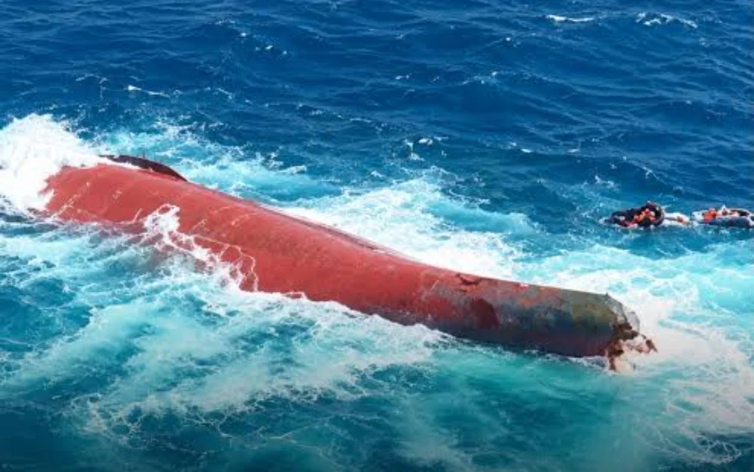 KM VIRGO TRANSPORT 8 TENGGELAM DI LAUT JAWA, KOPASKA PECAHKAN KACA KAPAL EVAKUASI KORBAN TERJEBAK
