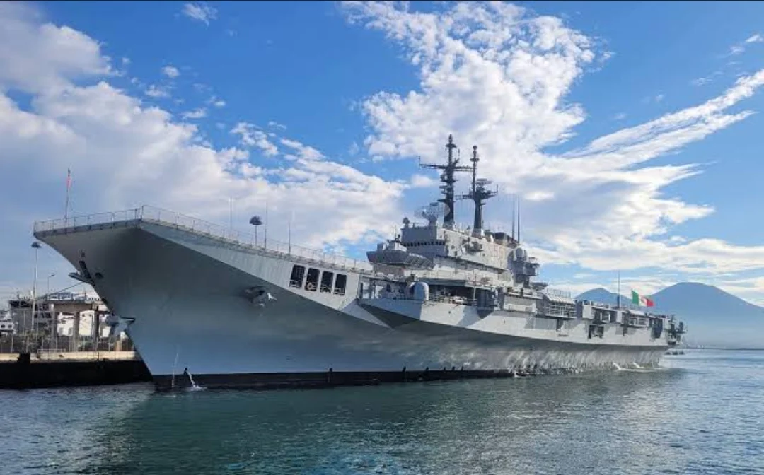 KAPAL INDUK PERTAMA INDONESIA TIBA DI JAKARTA