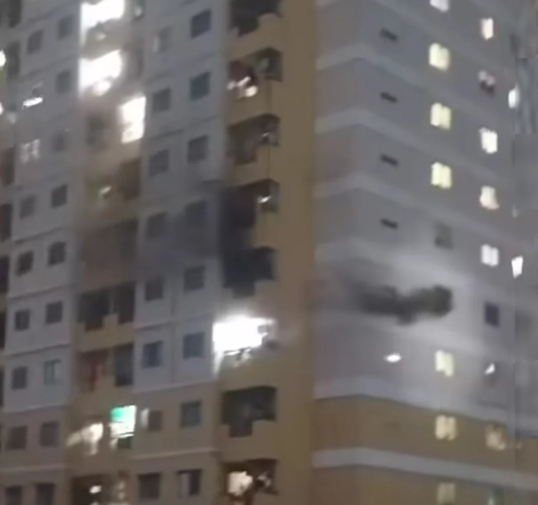 KEBAKARAN APARTEMEN TELUK INTAN, 53 ORANG DI EVAKUASI DARI KEPUNGAN ASAP
