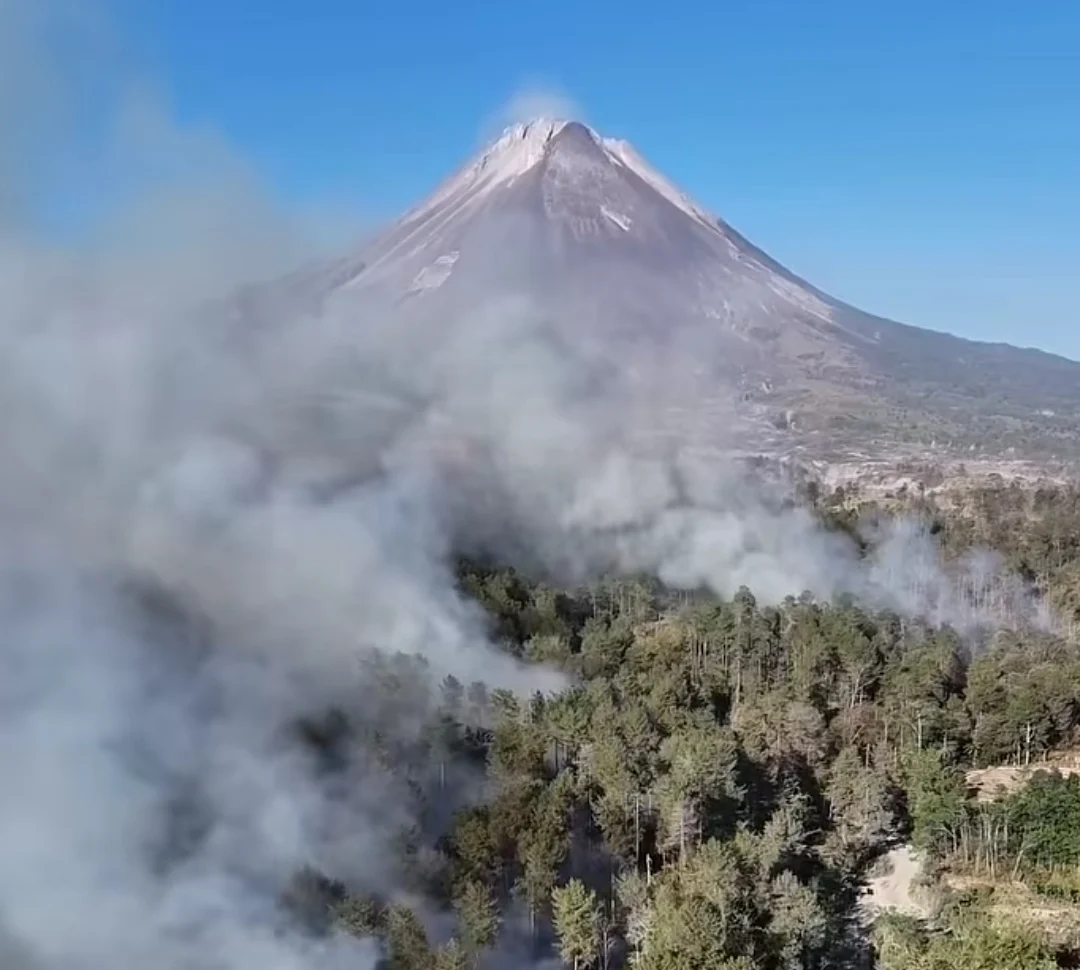 KEBAKARAN MERAPI BLOK GENTONG KEMBALI MEMBESAR, BARA TERSEMBUNYI PICU API DAN HANGUSKAN 18 HEKTARE