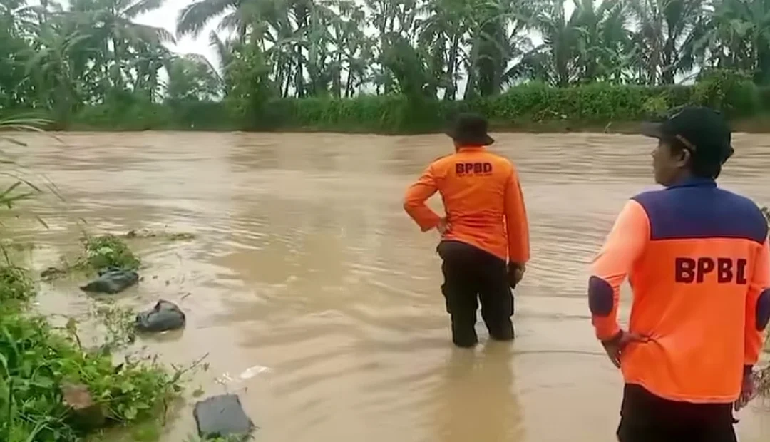 BANJIR BANDANG TERJANG EMPAT PEKON DI KOTAAGUNG BARAT TANGGAMUS, TANGGUL WAY BELU JEBOL 200 METER