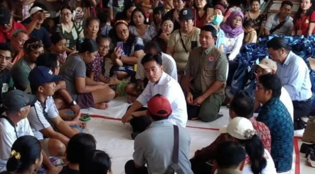BANJIR BANDANG SOLOK, WAPRES GIBRAN KUNJUNGI PENGUNGSI DI KAYU ARO PASTIKAN RUMAH SAWAH DAN TERNAK DIDATA UNTUK DIGANTI