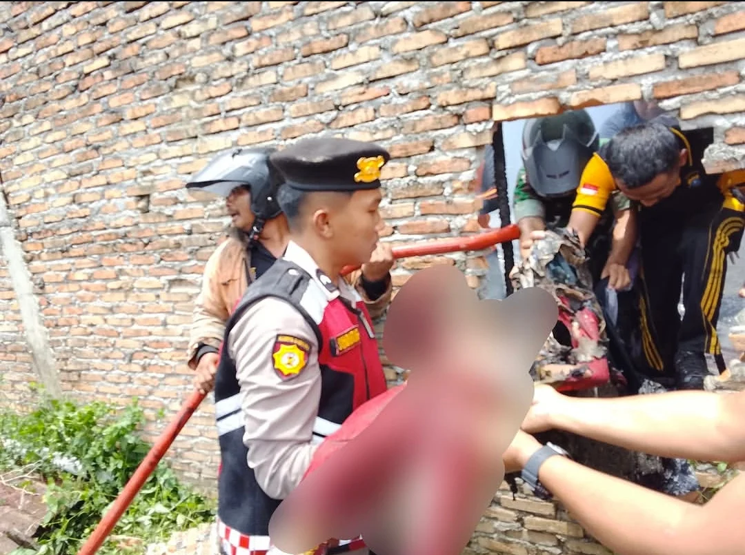 TRAGIS KEBAKARAN SIDIKALANG DAIRI RENGUT NYAWA BALITA 4 TAHUN DAN KANIT PATROLI POLRES DAIRI YANG GUGUR SAAT PADAMKAN API