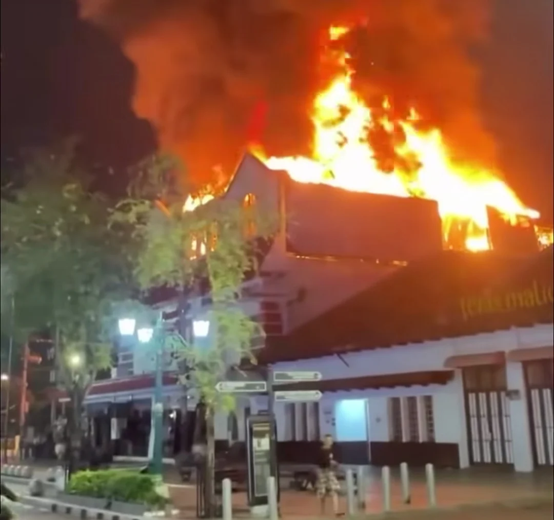 HAMZAH BATIK MALIOBORO YOGYAKARTA TERBAKAR SENIN DINI HARI