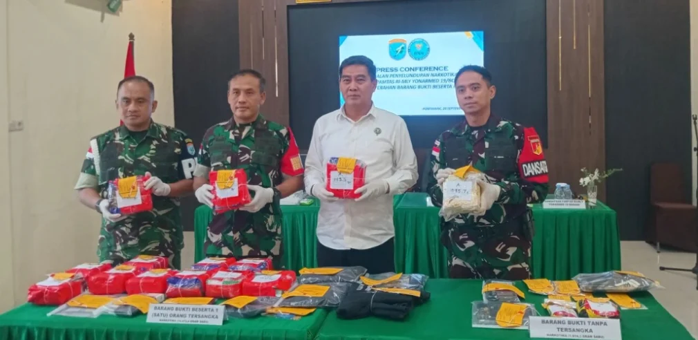 GAGALKAN 16,4 KG SABU DARI MALAYSIA SATGAS YONARMED 19/BOGANI UNGKAP DUA KASUS PENYELUNDUPAN DI PERBATASAN KALBAR