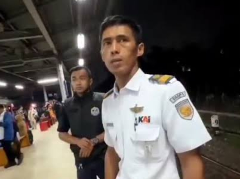 KECELAKAAN MAUT ARGO BROMO ANGGREK VS KRL DI BEKASI MASINIS JADI TERSANGKA REM DARURAT TERLAMBAT