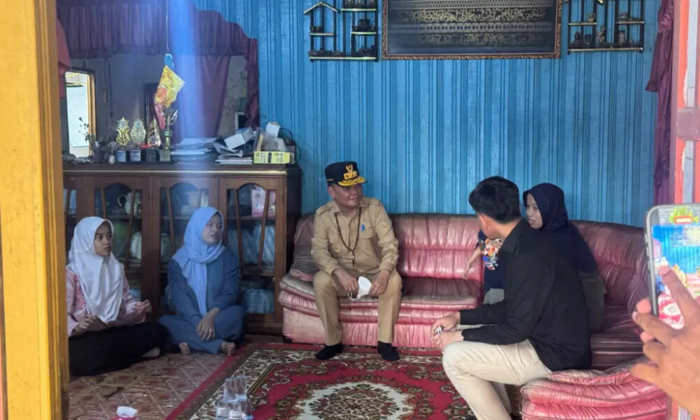 WAPRES KUNJUNGI KELUARGA PETUGAS GUGUR DI KARHUTLA