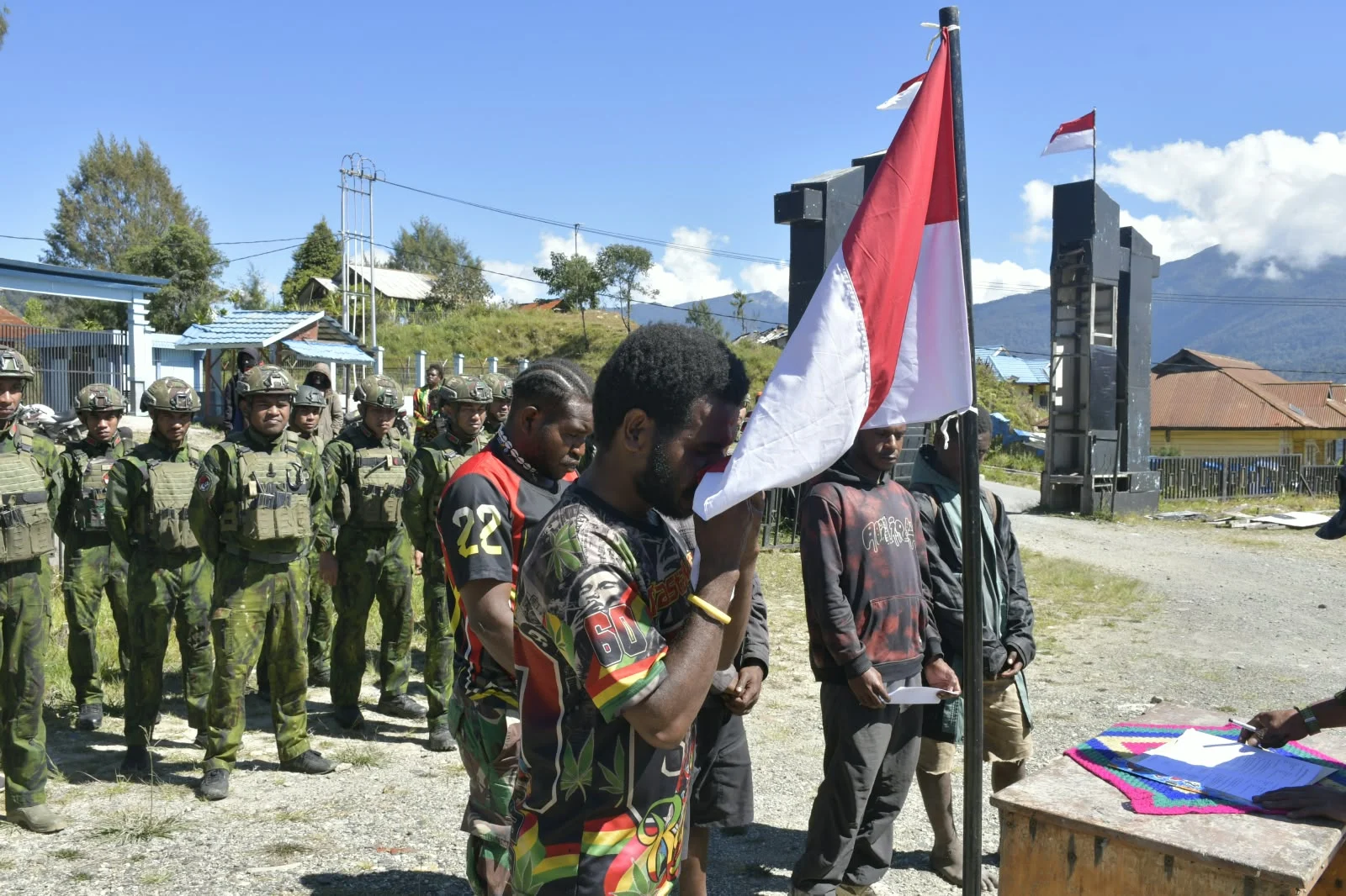 ENAM SIMPATISAN DAN ANGGOTA OPM NYATAKAN SETIA KEPADA NKRI DALAM DUA HARI