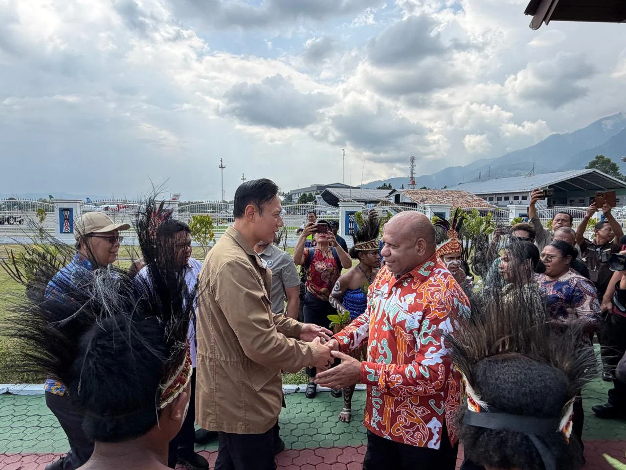 AHY DAN MENTERI TRANSMIGRASI TIBA DI PAPUA, DIJADWALKAN KUNJUNGI JAYAPURA
