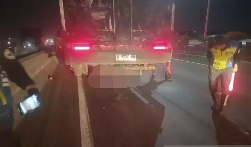 MAUT DI KM 20 TOL WIYOTO WIYONO, KECELAKAAN AKIBAT MICROSLEEP AKHIRI NYAWA TIGA PEKERJA