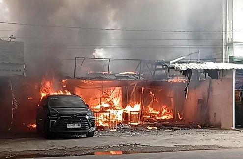 KEBAKARAN HEBAT DI JALAN PALEDANG BOGOR TENGAH, RUMAH WARUNG DAN MOBIL LUDES DILALAP API
