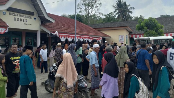 352 PELAJAR DI LOMBOK TENGAH KERACUNAN MBG USAI MAKAN KEBAB AYAM