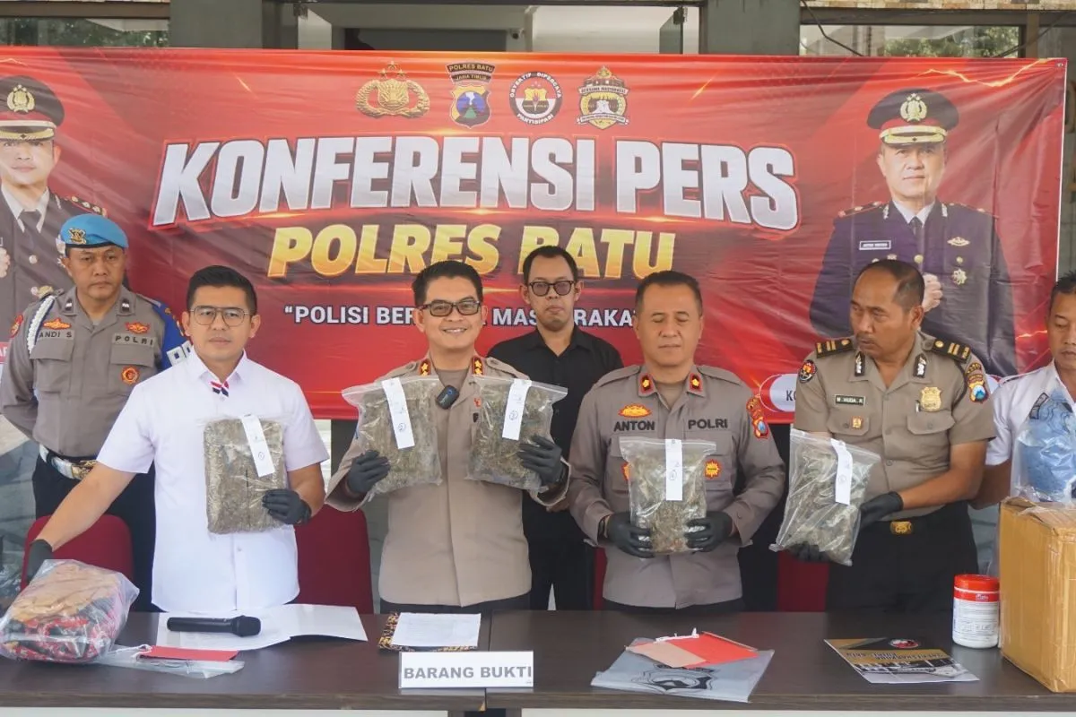 BELI 5 KG GANJA SENILAI RP25 JUTA LEWAT MEDSOS, PETANI DI MALANG DICIDUK POLRES BATU